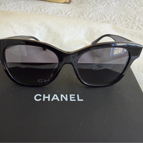 Black Cat-Eye Sunglasses with Pearl Accent - Women Accessories - Picture 6 of 8